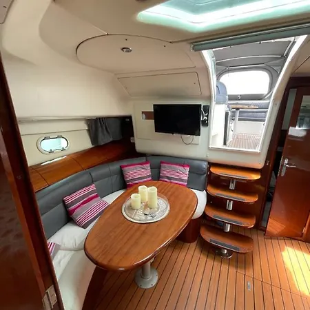 Botel Nuit Sur Un Bateau Linge & Menage Inclus *